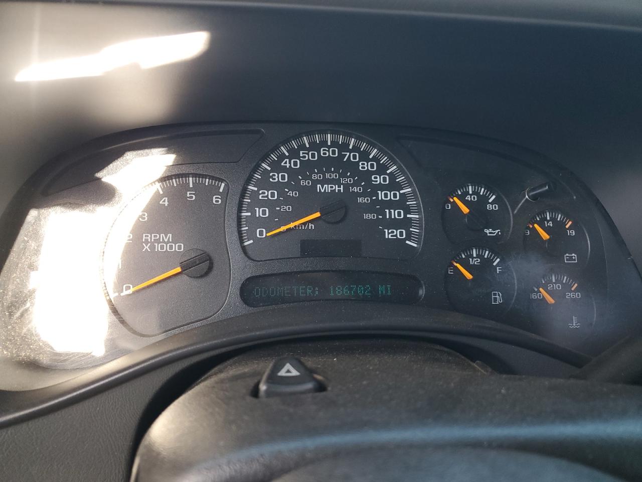2004 Chevrolet Silverado - Image 9