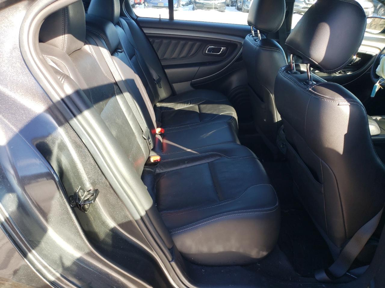 2016 Ford Taurus - Image 10