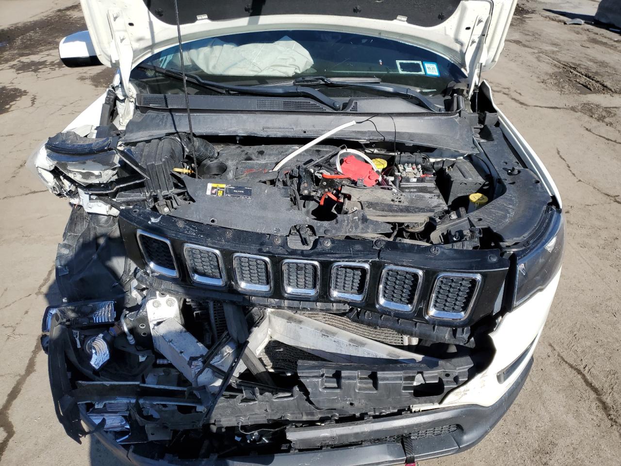 2019 Jeep Compass - Image 12