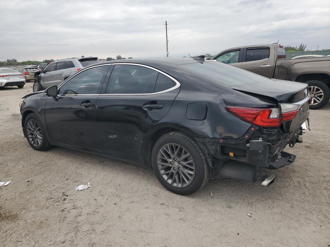 2018 Lexus ES - Image 2