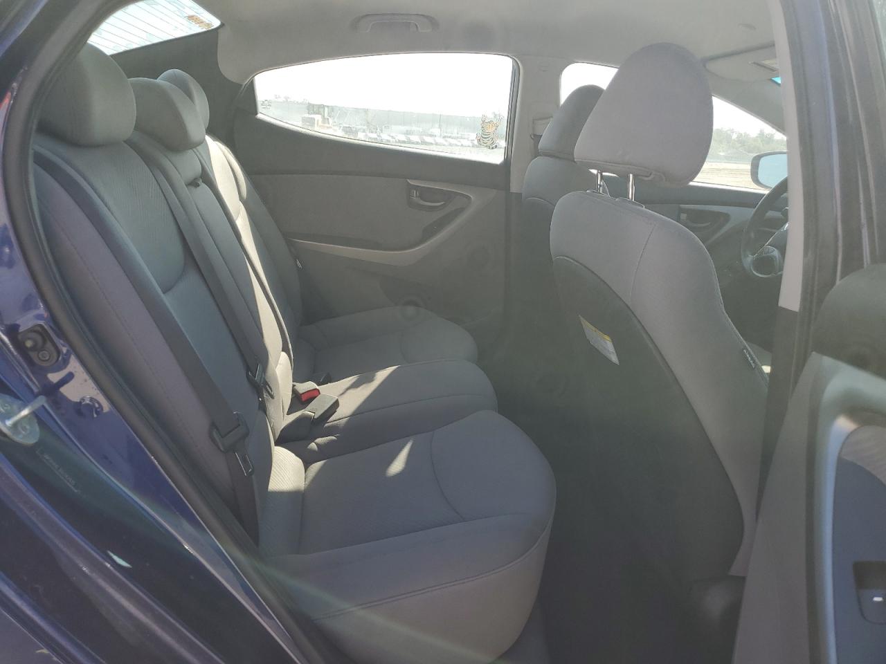 2013 Hyundai Elantra - Image 10