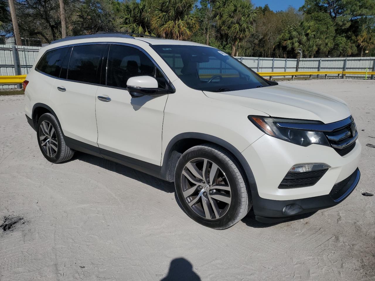 2017 Honda Pilot - Image 4