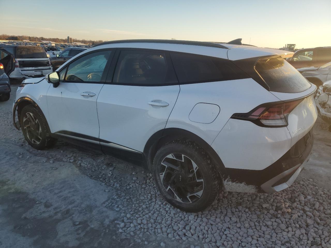 2023 Kia Sportage - Image 2