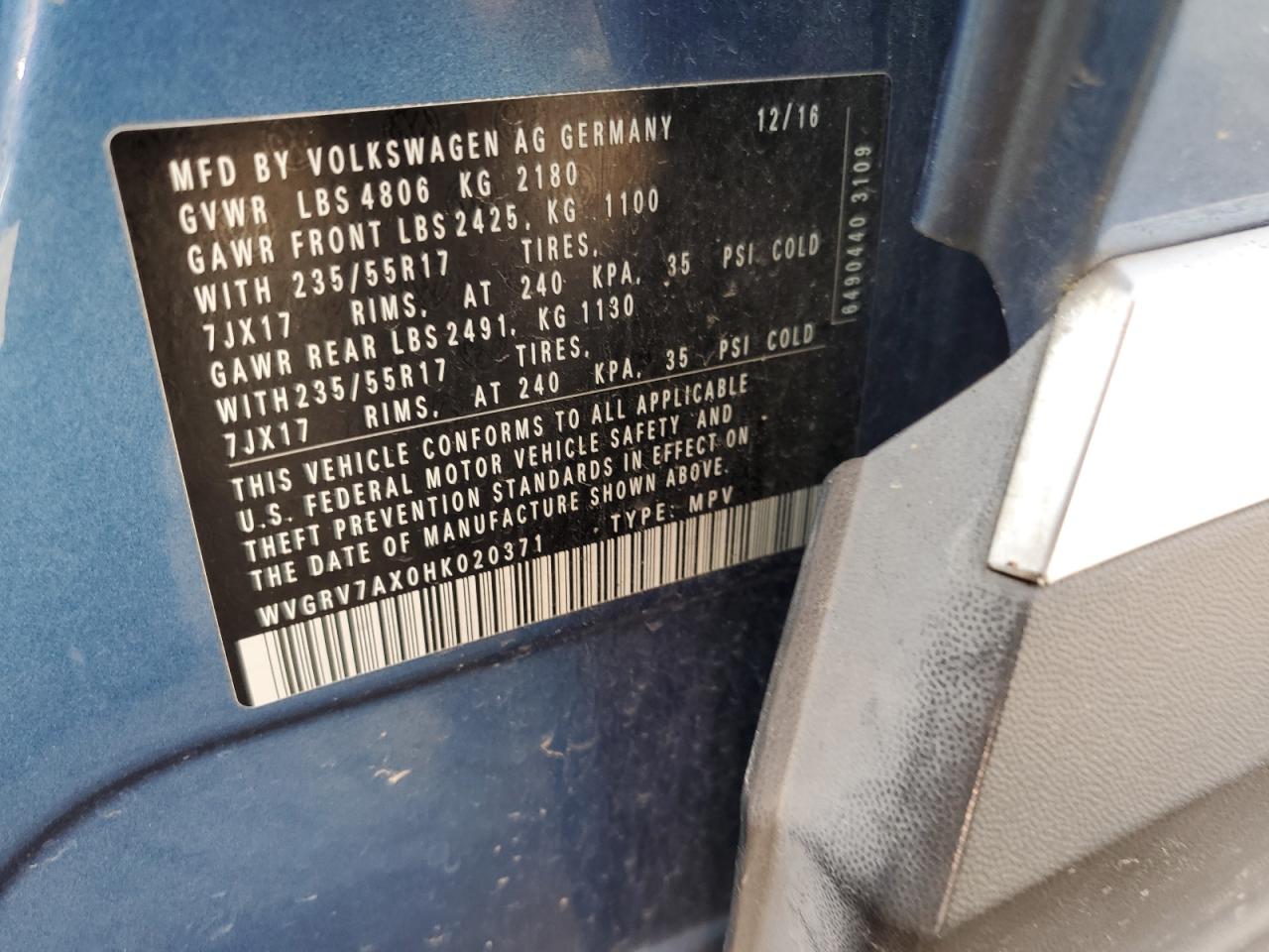 2017 Volkswagen Tiguan - Image 14