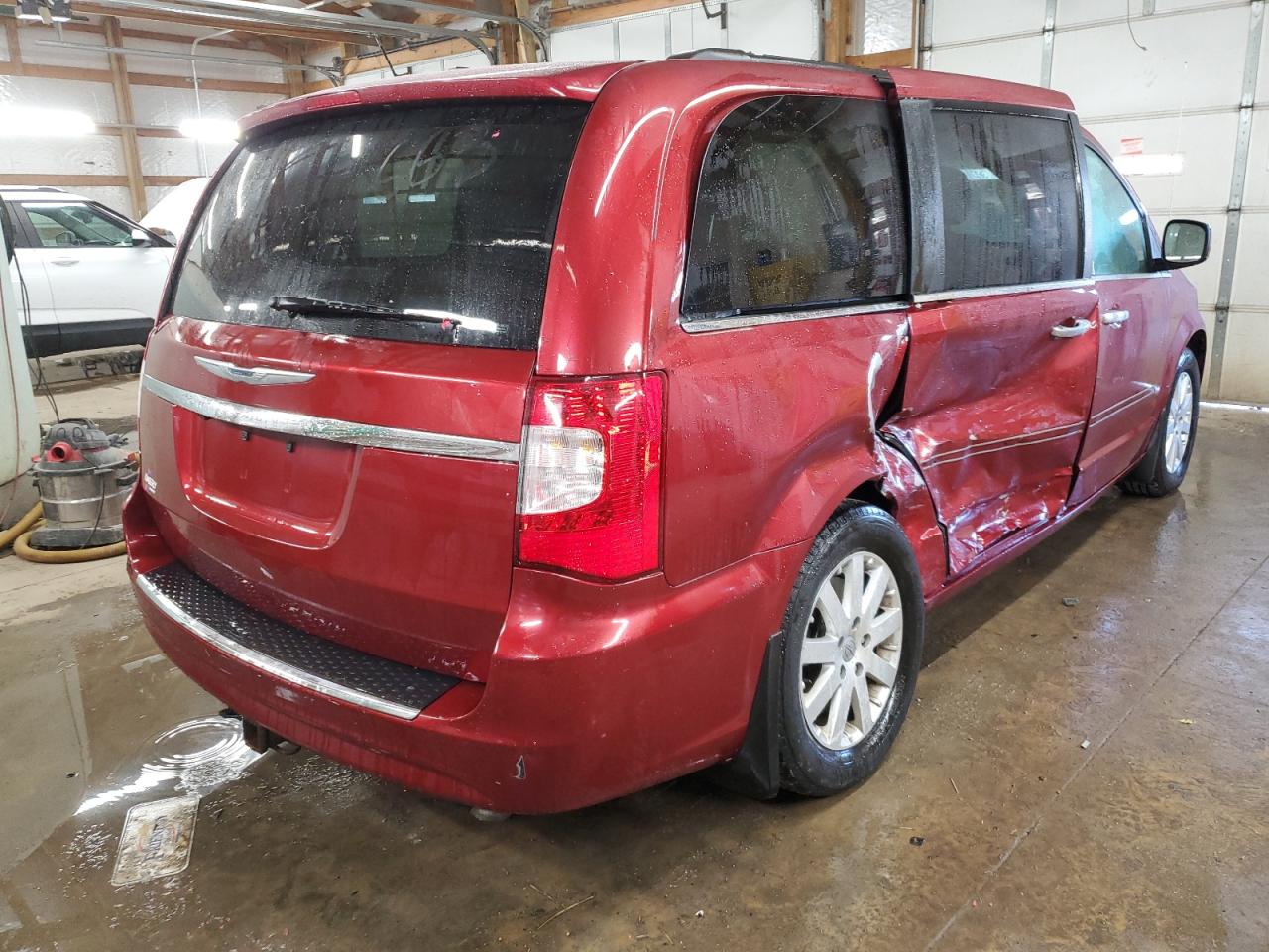 2016 Chrysler Town & Country - Image 3