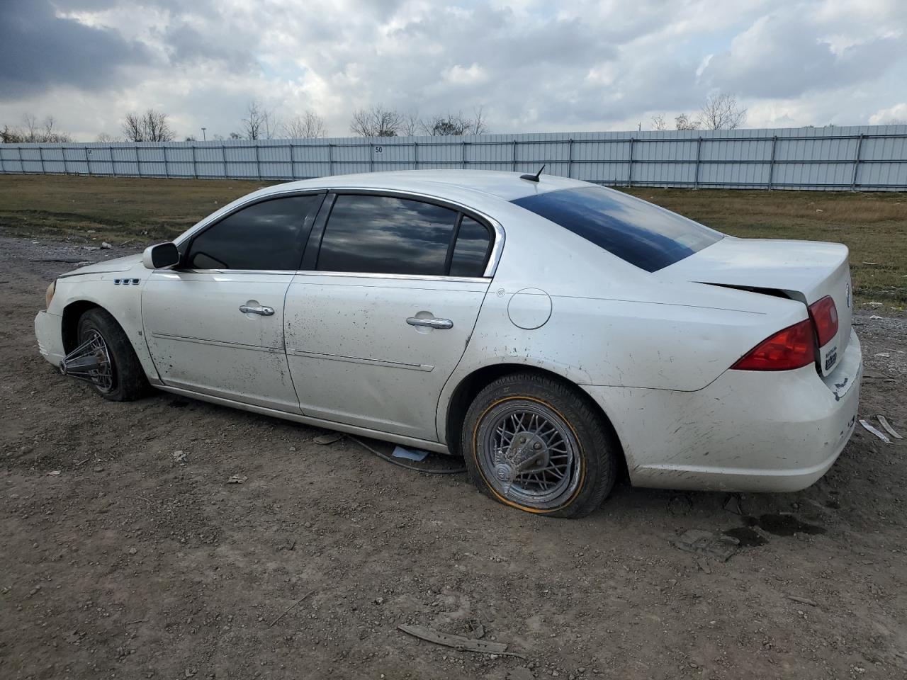 2008 Buick Lucerne - Image 2