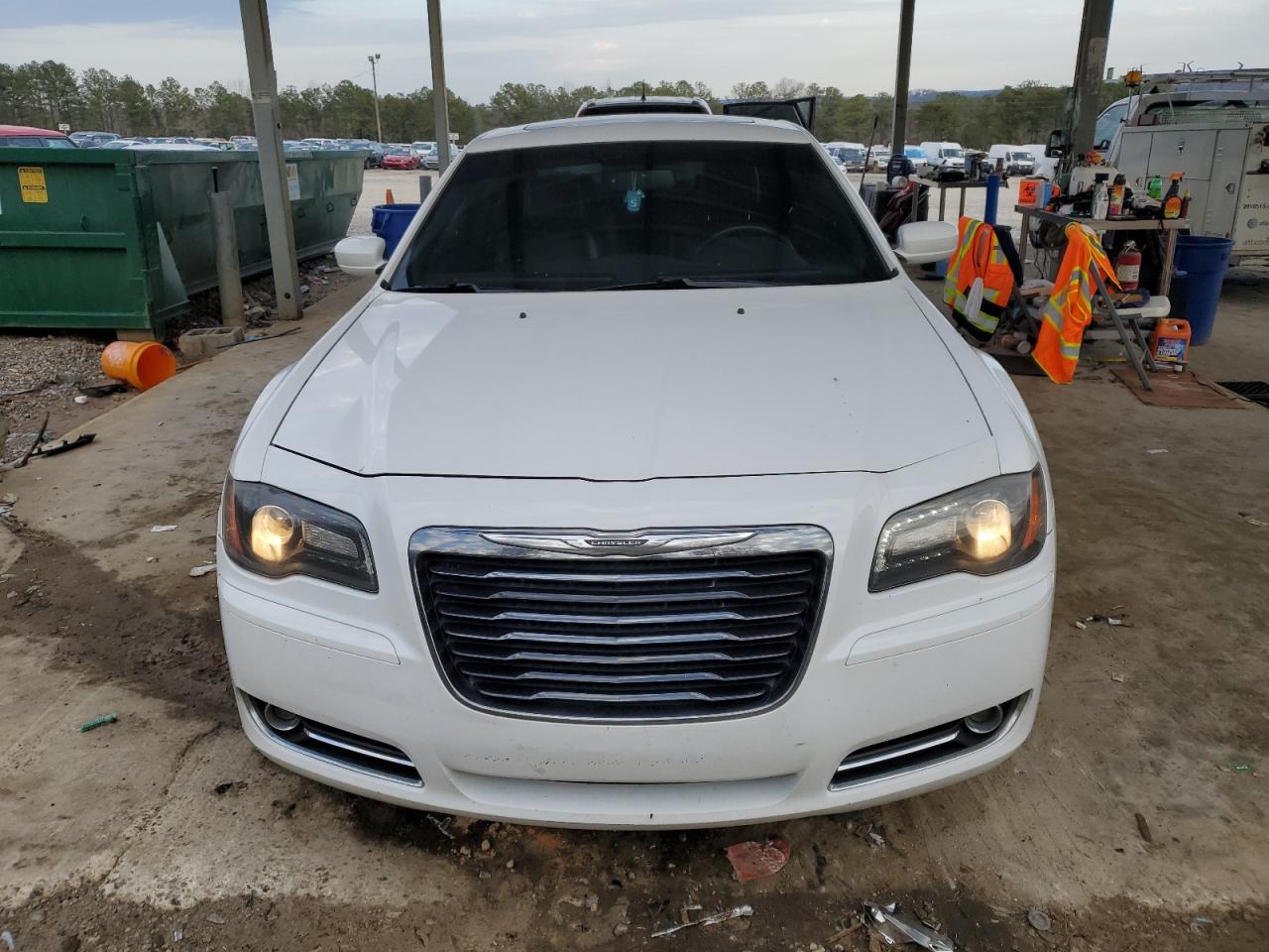 2014 Chrysler 300 - Image 5