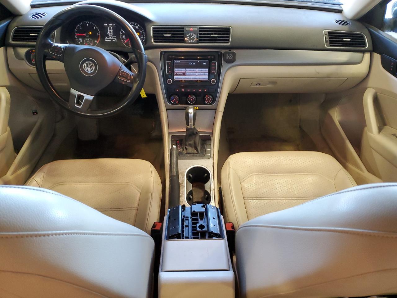 2014 Volkswagen Passat - Image 8