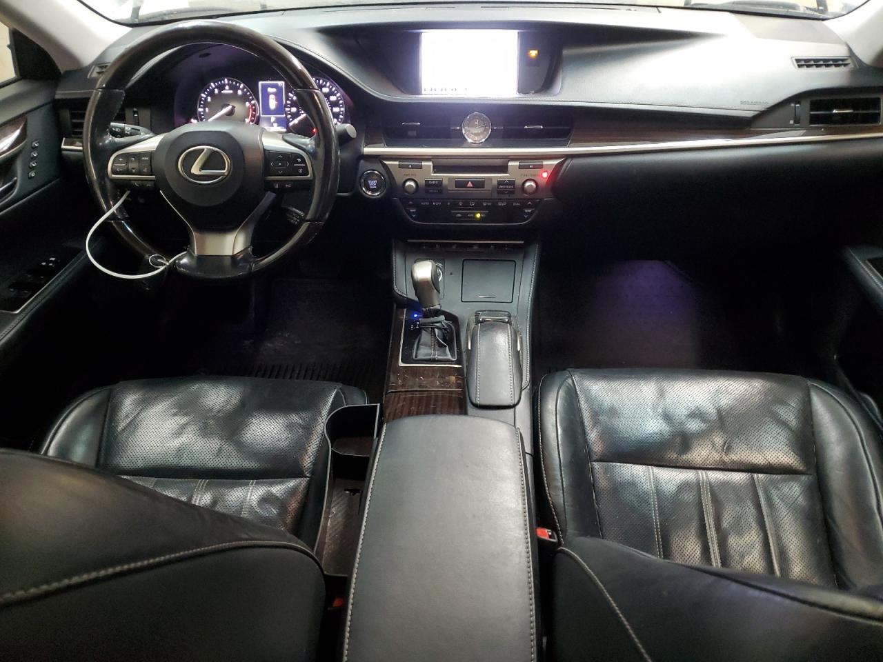 2016 Lexus ES - Image 8