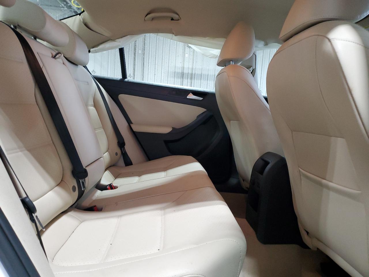 2014 Volkswagen Jetta - Image 11