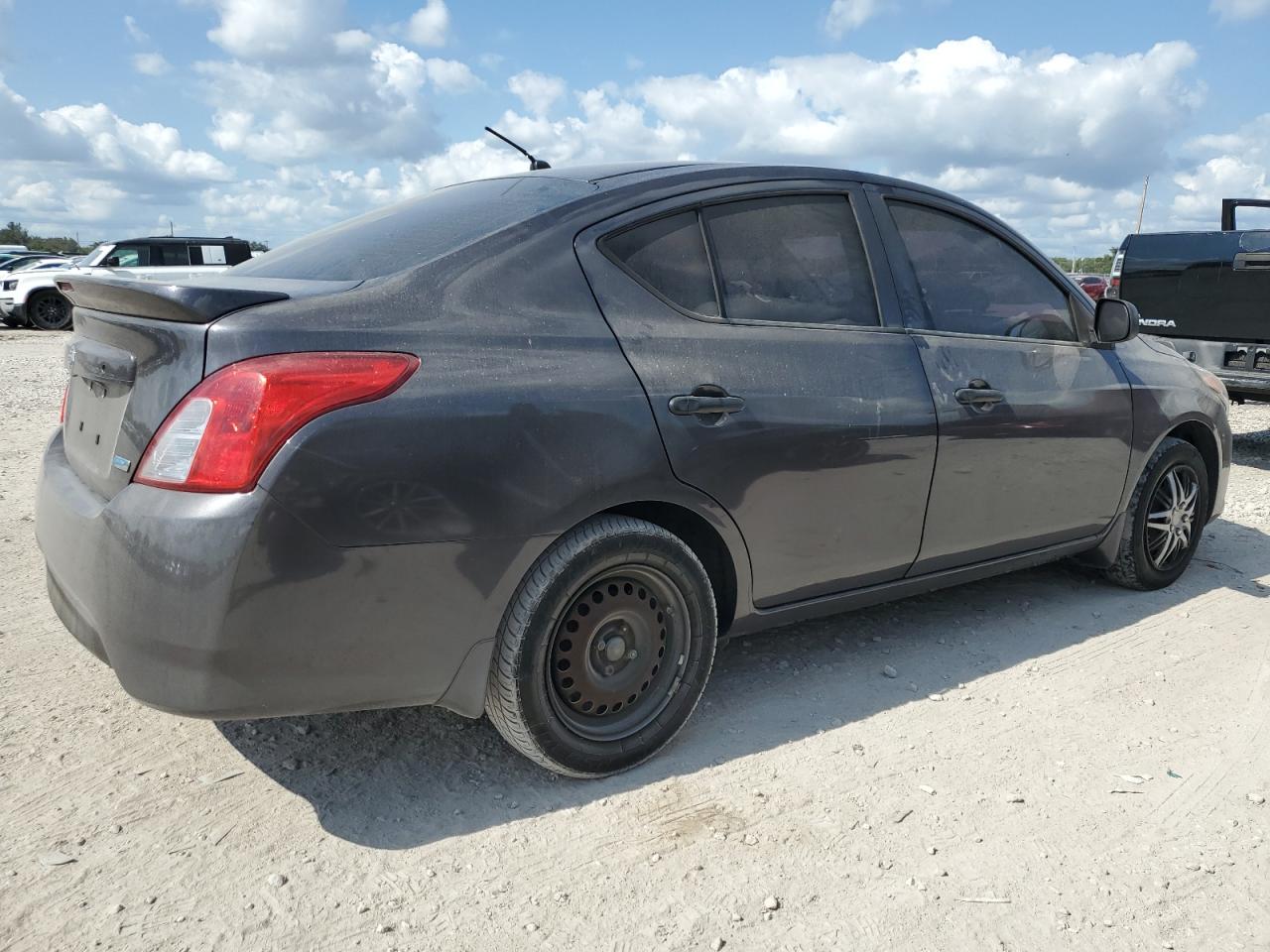 2015 Nissan Versa - Image 3