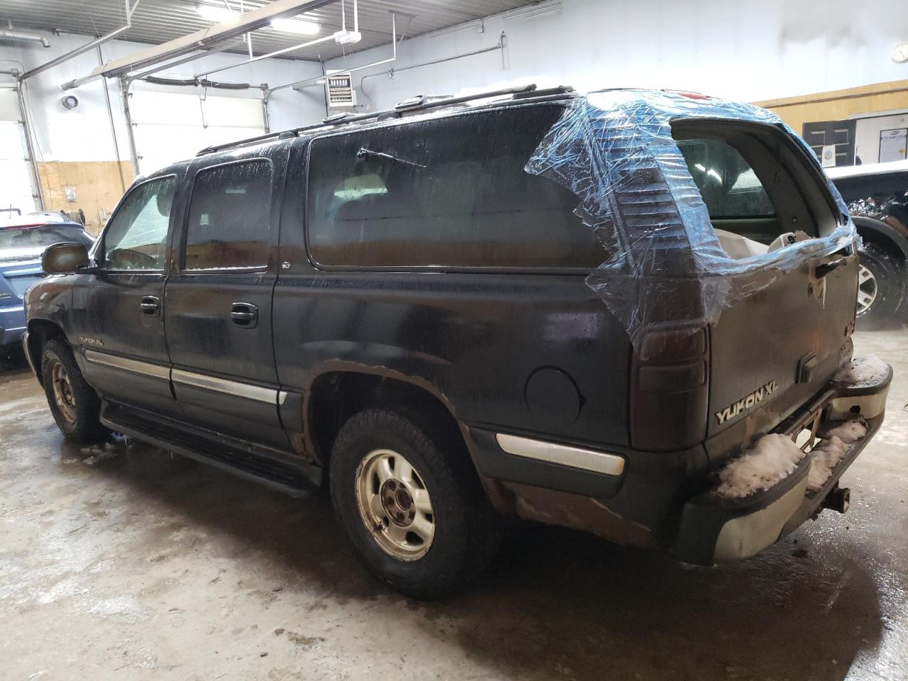 2000 GMC Yukon - Image 2