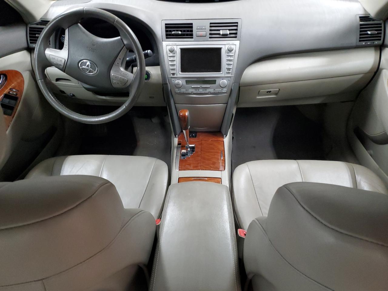 2011 Toyota Camry - Image 8