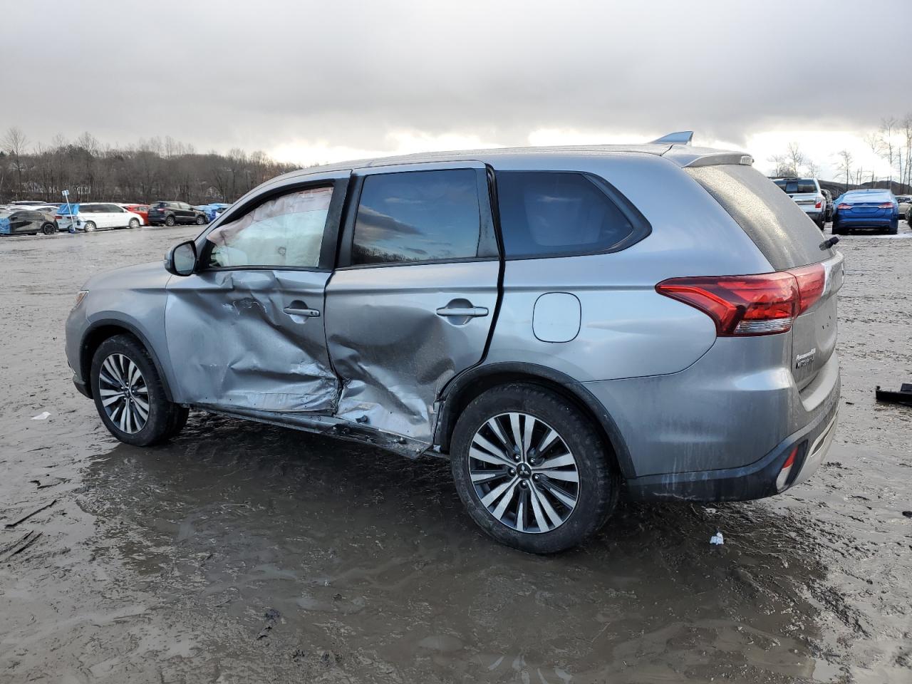 2019 Mitsubishi Outlander - Image 2