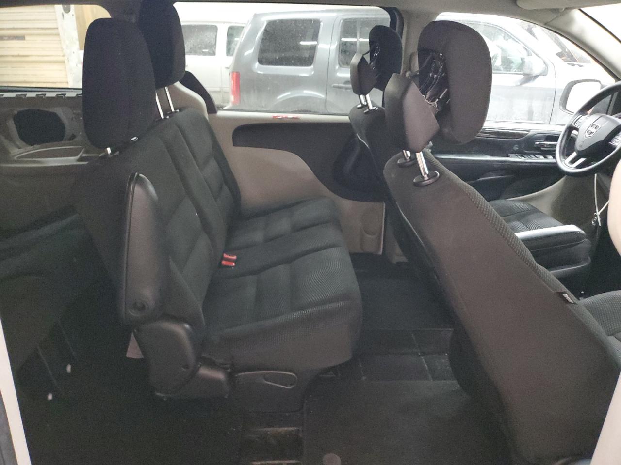 2020 Dodge Caravan - Image 11