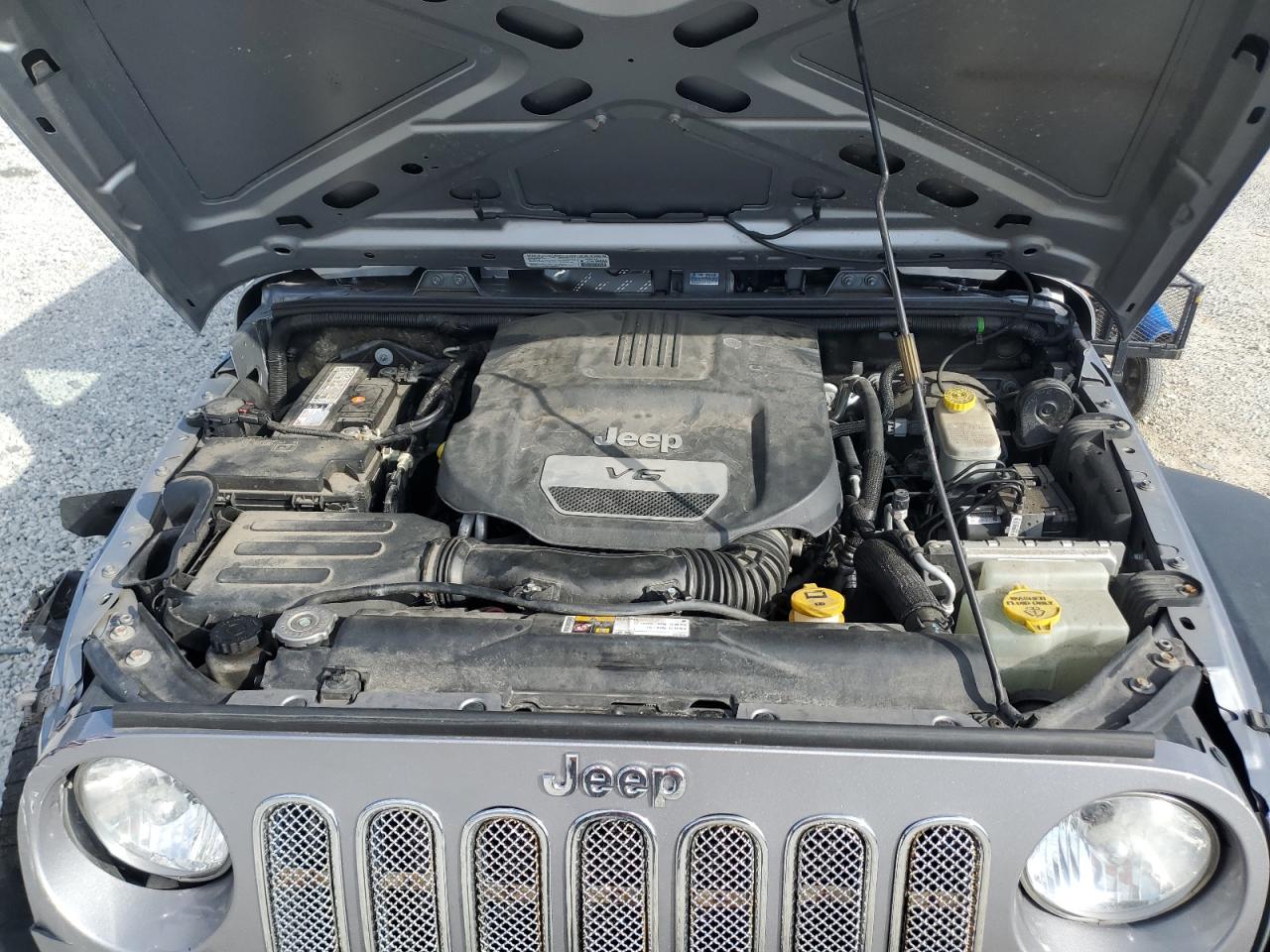2014 Jeep Wrangler - Image 12