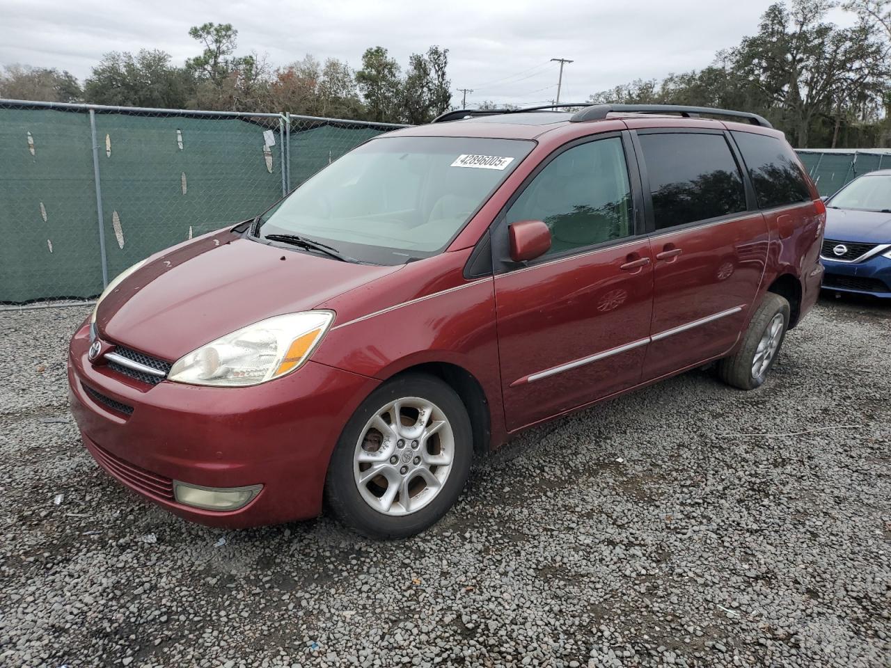 2005 Toyota Sienna - Image 1