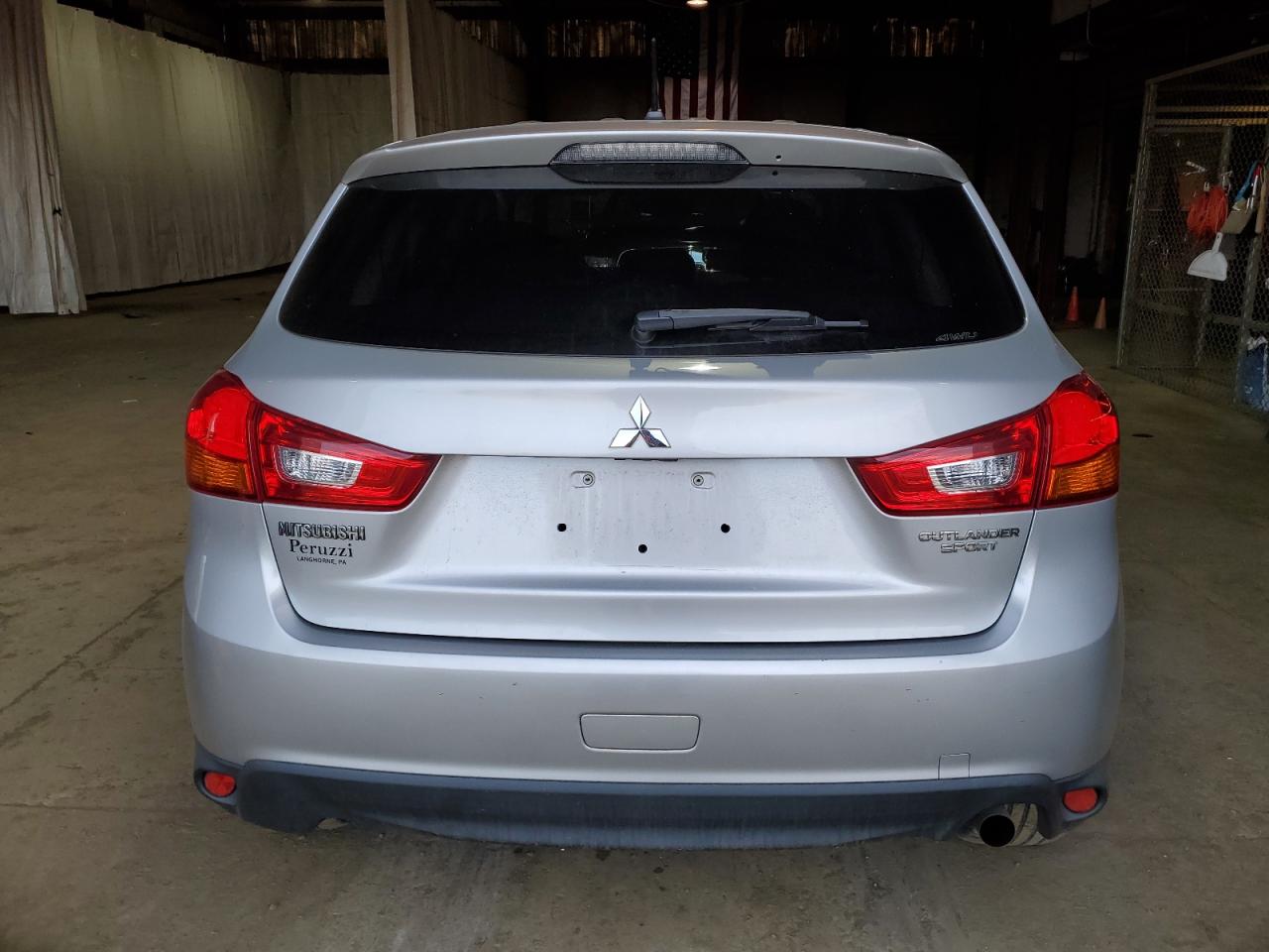 2014 Mitsubishi Outlander - Image 6