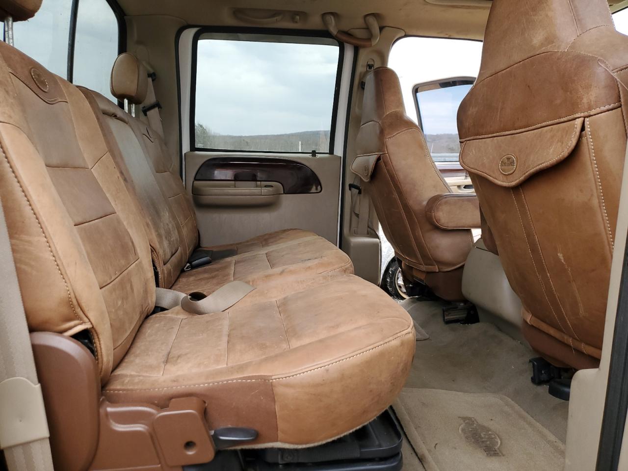 2005 Ford F350 - Image 10