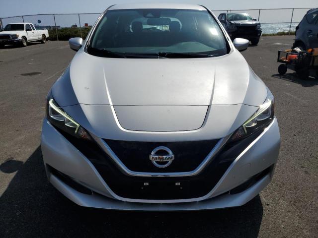  NISSAN LEAF 2018 Srebrny