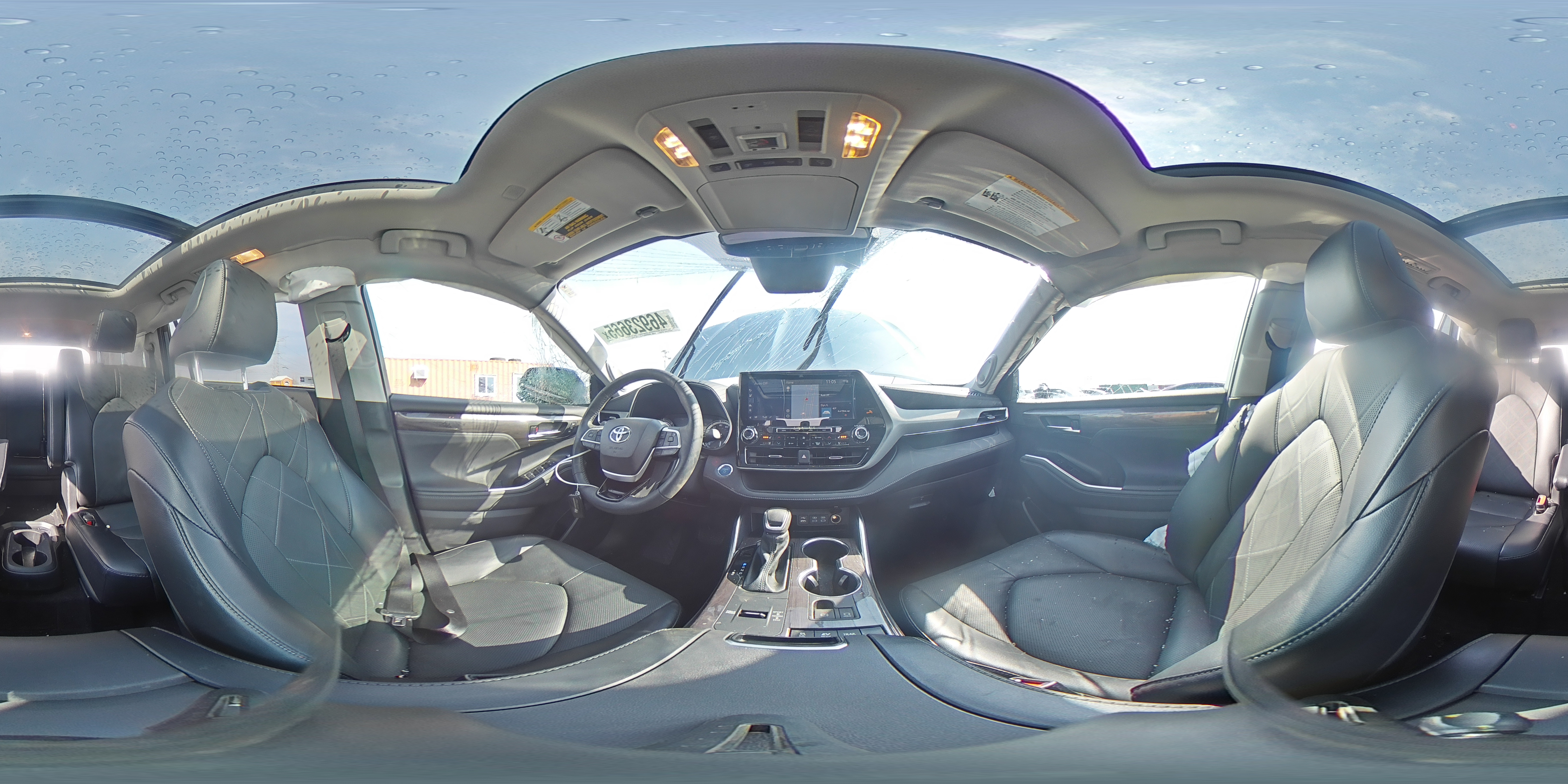 2022 Toyota Highlander - Image 14