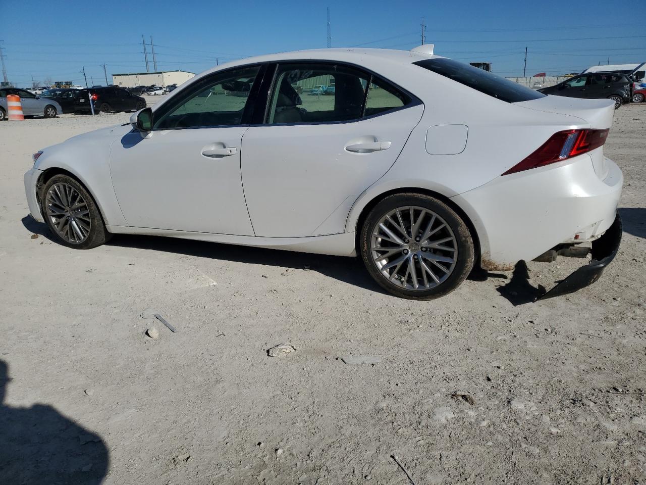 2016 Lexus IS - Image 2
