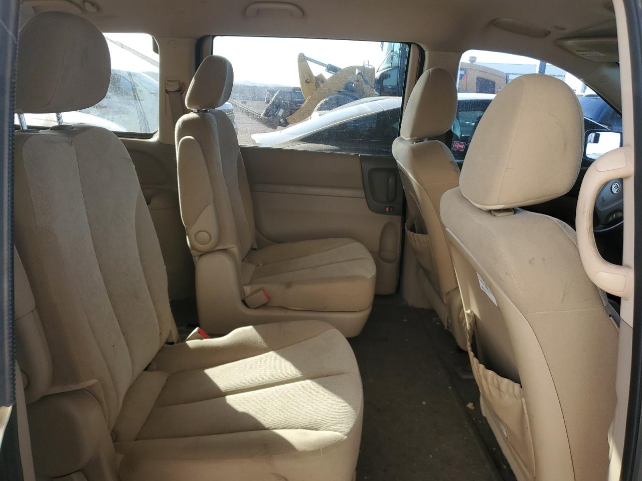 2011 Kia Sedona - Image 11