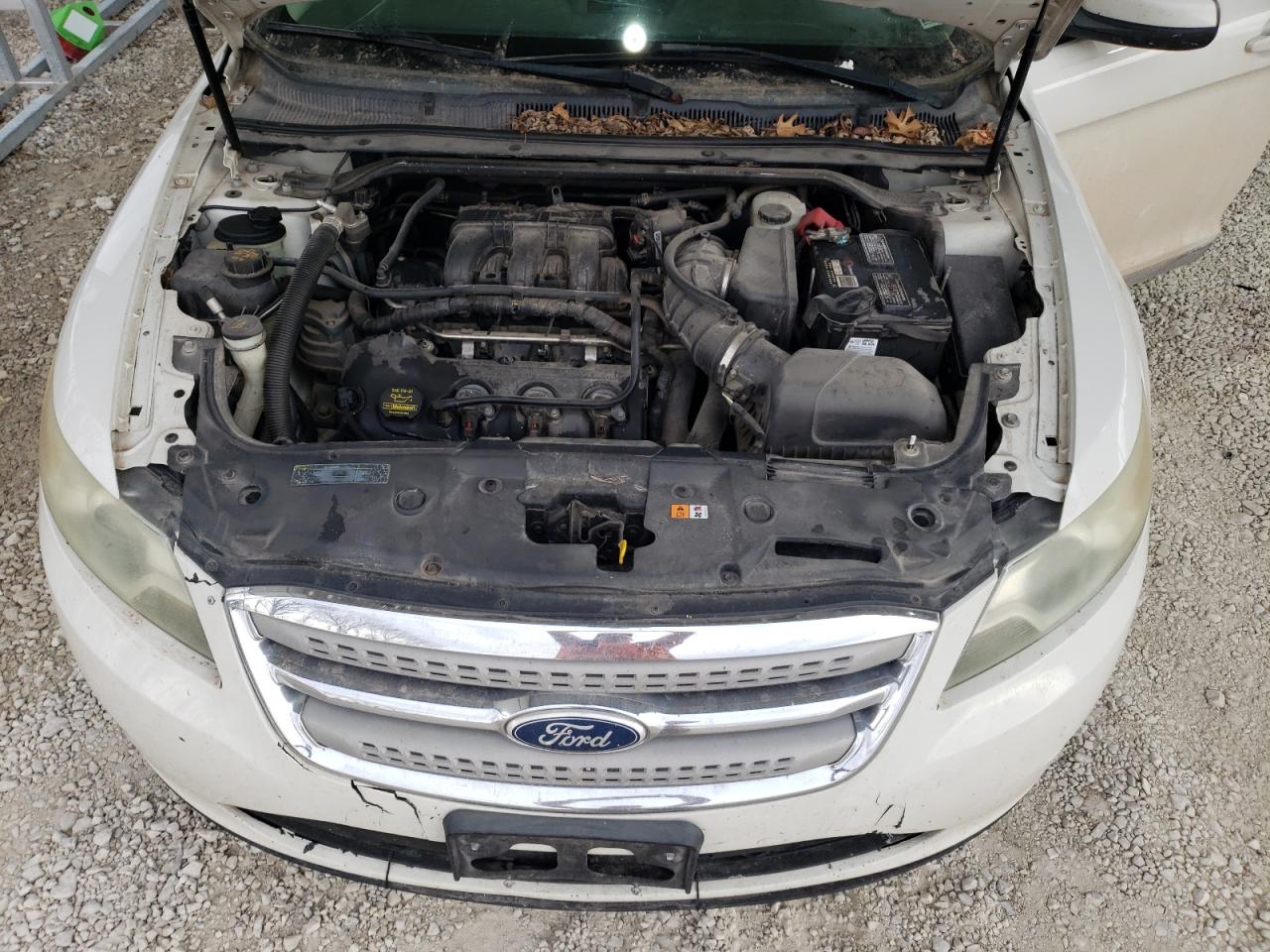 2011 Ford Taurus - Image 13