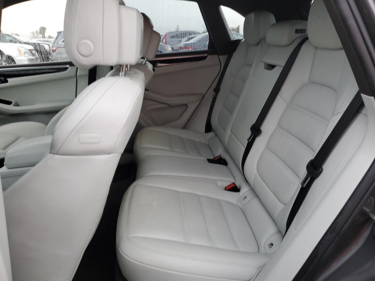 2018 Porsche Macan - Image 11