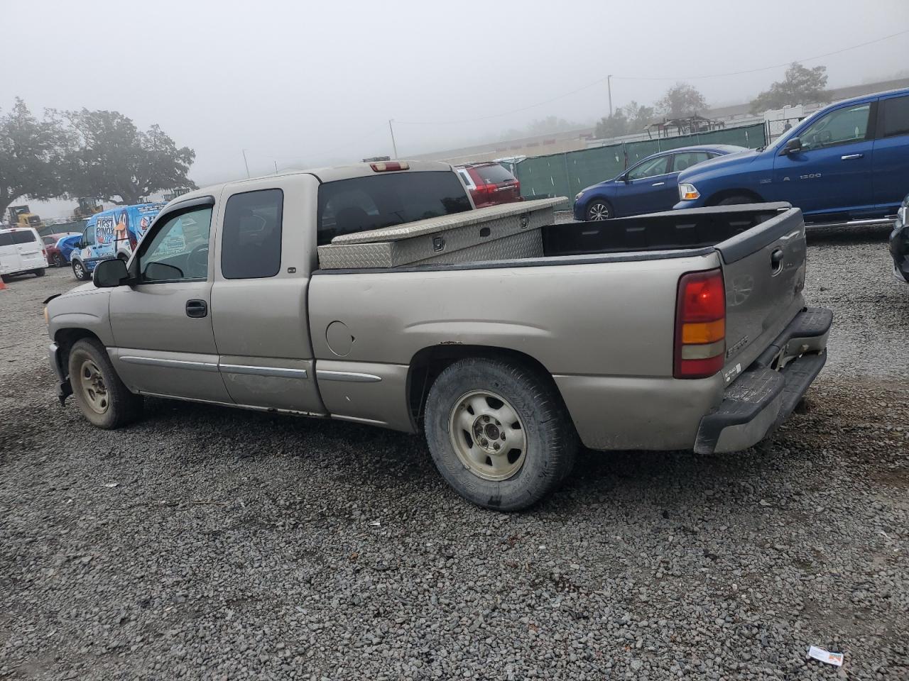 2000 GMC Sierra - Image 2