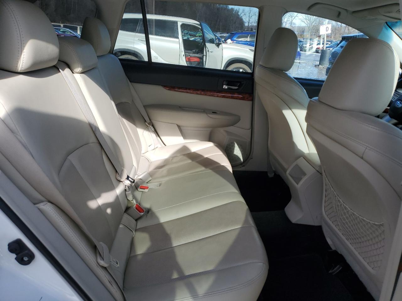 2011 Subaru Outback - Image 11