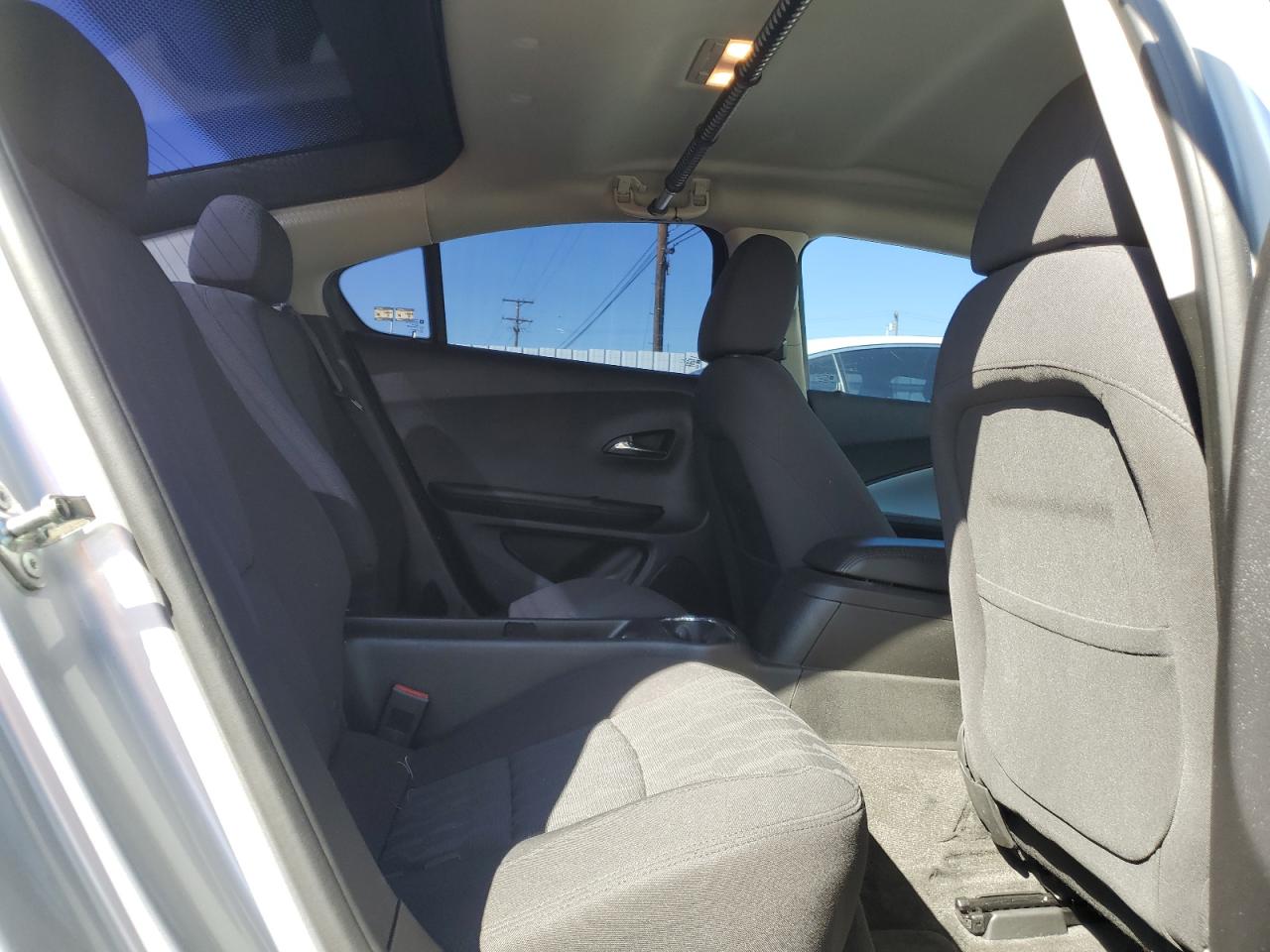 2015 Chevrolet Volt - Image 10