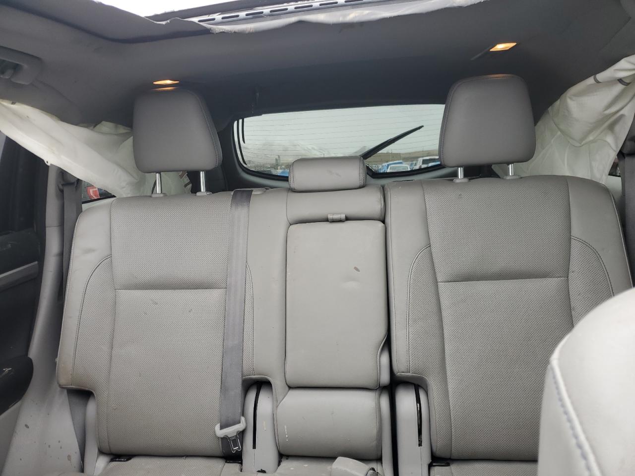 2017 Toyota Highlander - Image 10