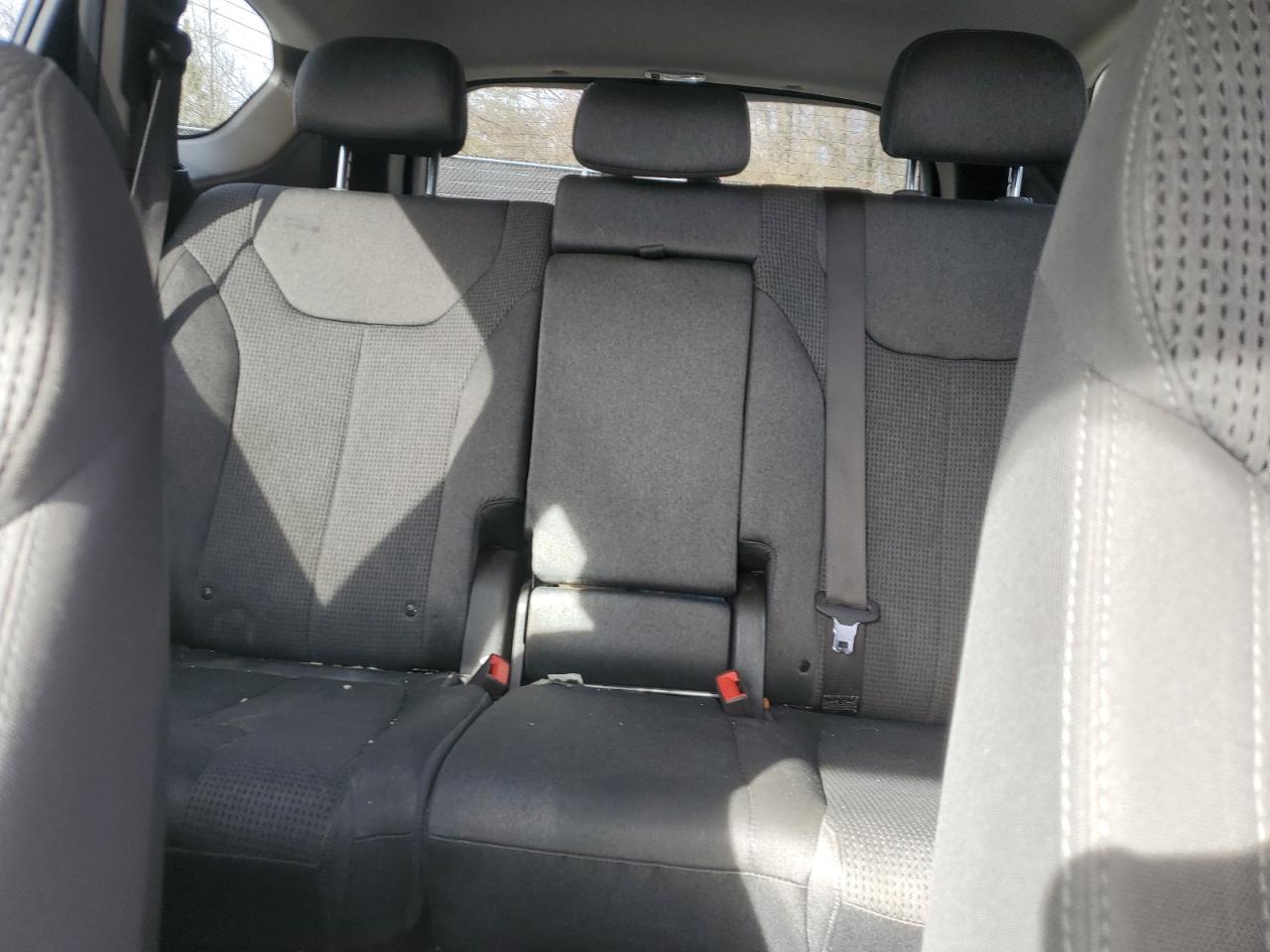 2019 Hyundai Santa Fe - Image 10