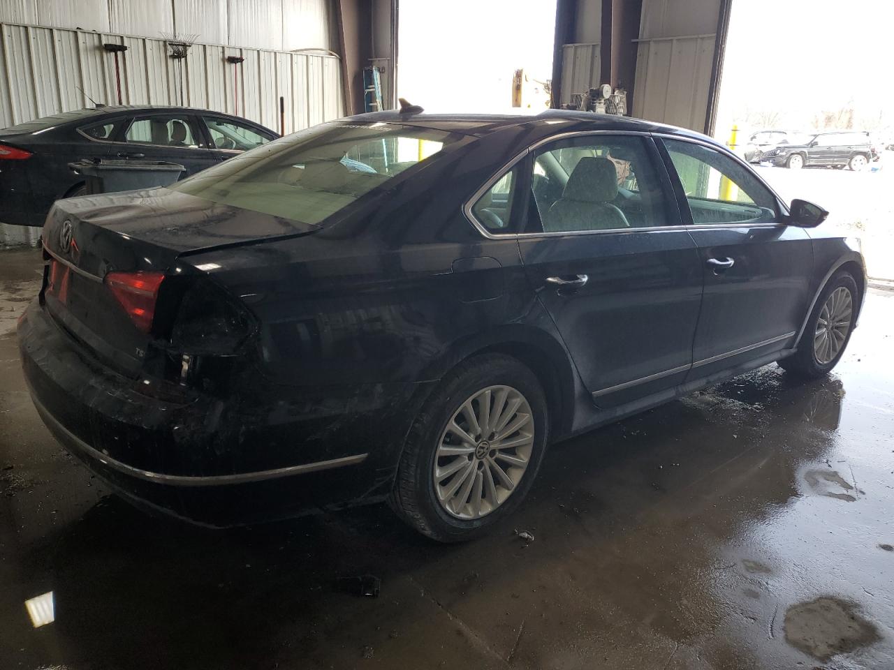 2016 Volkswagen Passat - Image 3