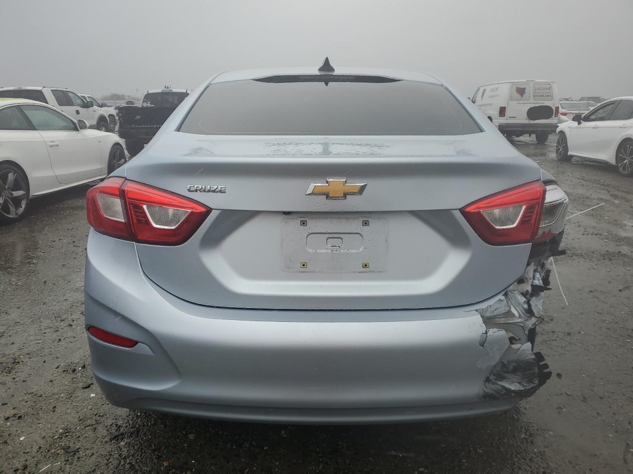2018 Chevrolet Cruze - Image 6