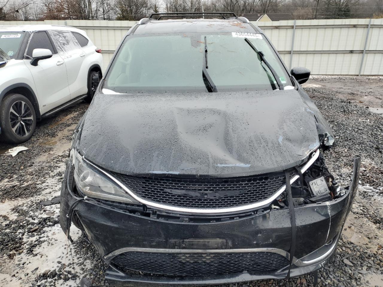 2018 Chrysler Pacifica - Image 5