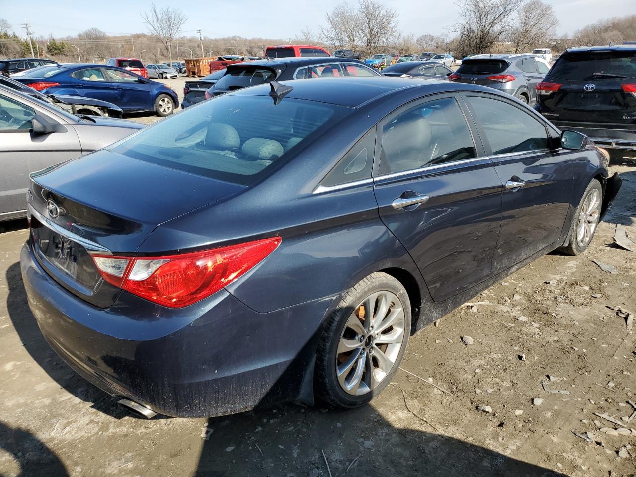 2011 Hyundai Sonata - Image 3