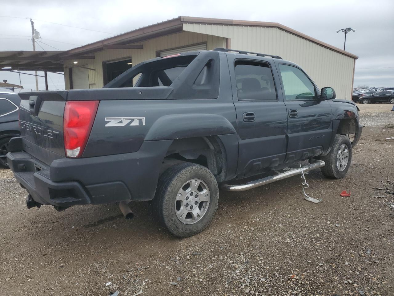 2003 Chevrolet Avalanche - Image 3