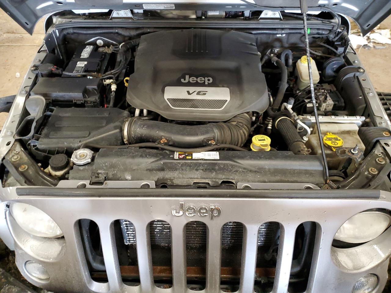 2014 Jeep Wrangler - Image 12