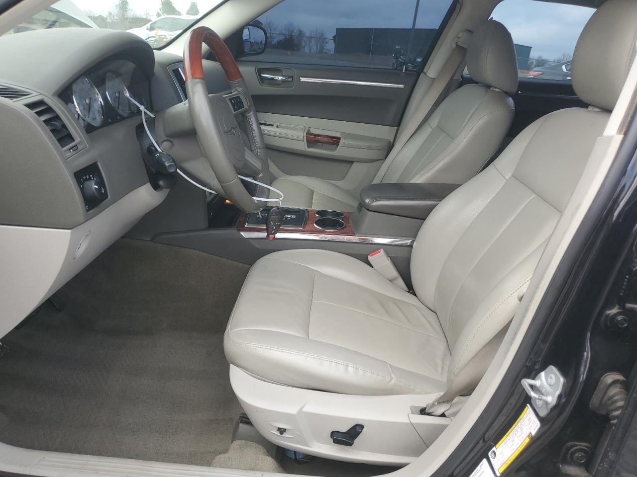 2010 Chrysler 300 - Image 7