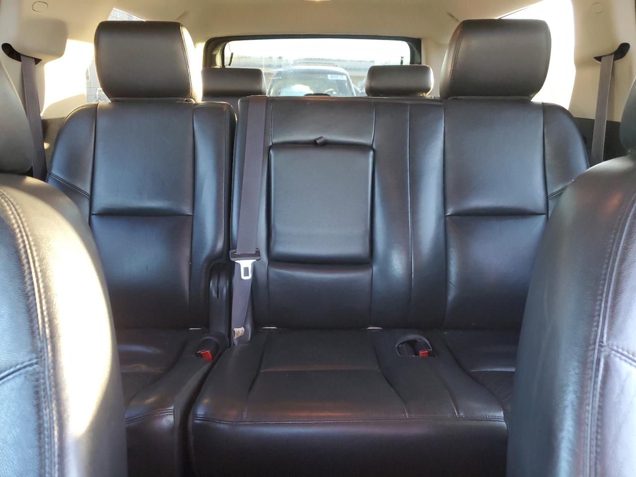 2013 Chevrolet Suburban - Image 10