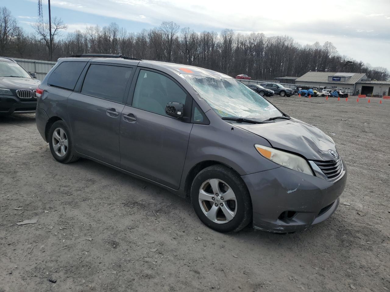 2011 Toyota Sienna - Image 4