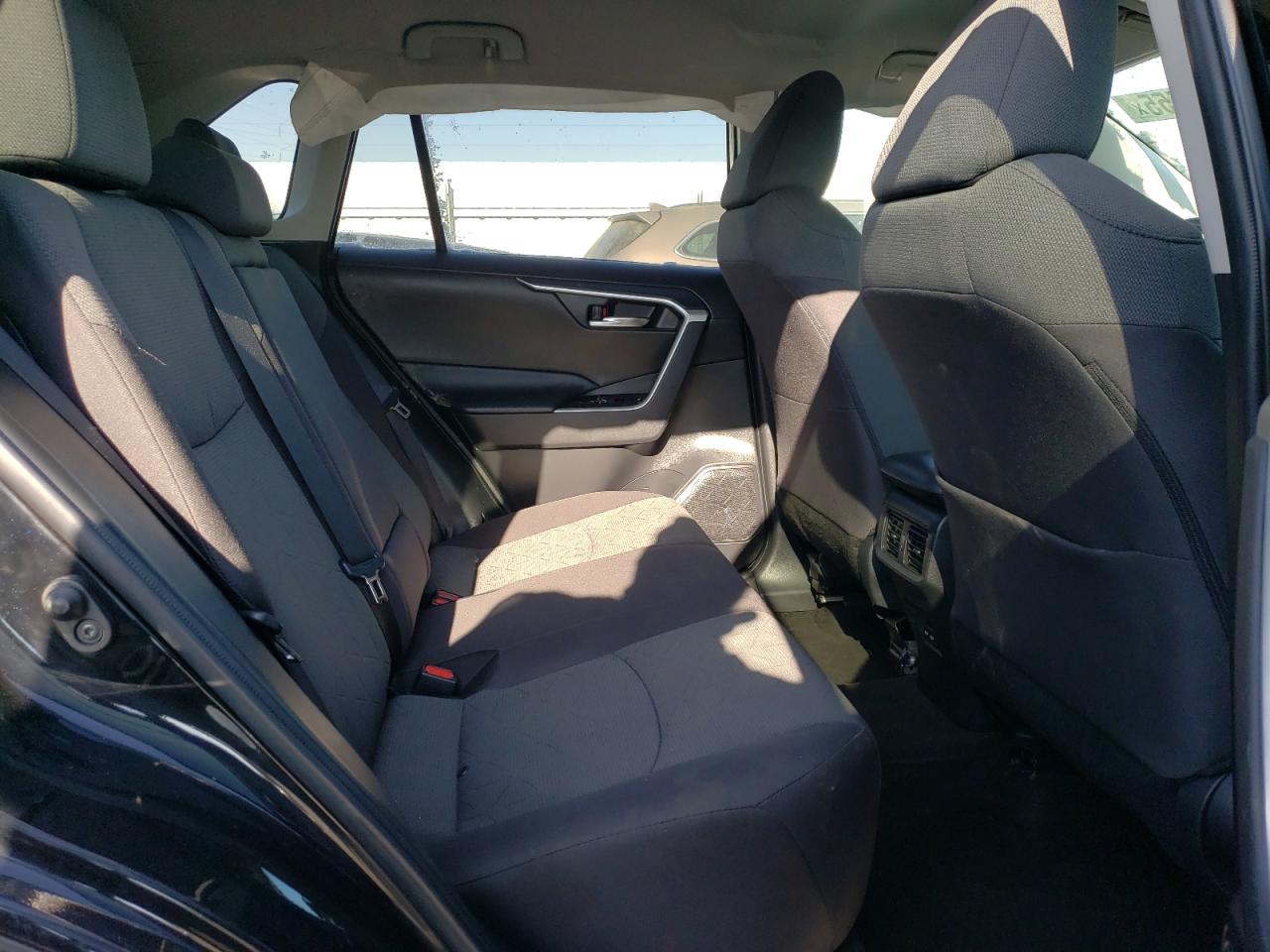 2022 Toyota RAV 4 - Image 11