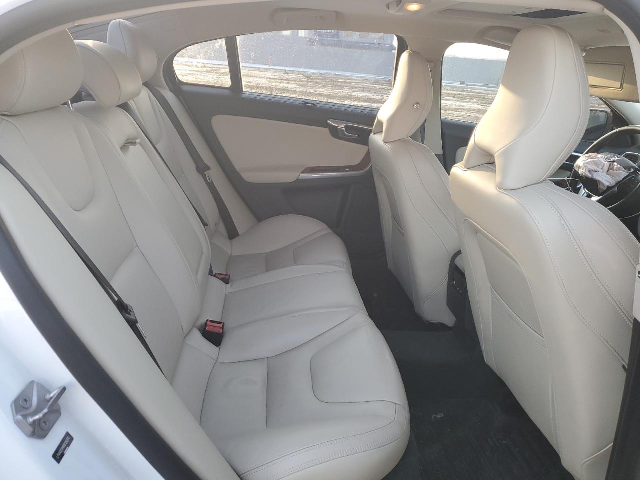 2017 Volvo S60 - Image 10