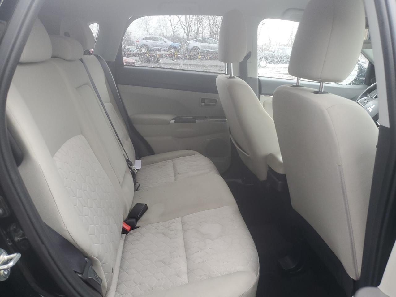 2021 Mitsubishi Outlander - Image 10