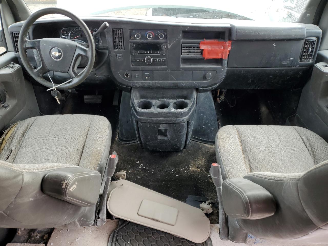 2009 Chevrolet Express - Image 8