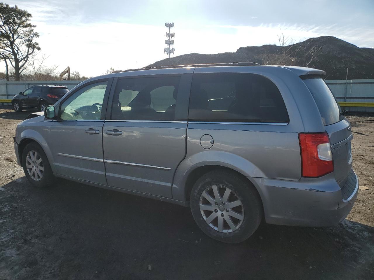 2014 Chrysler Town & Country - Image 2