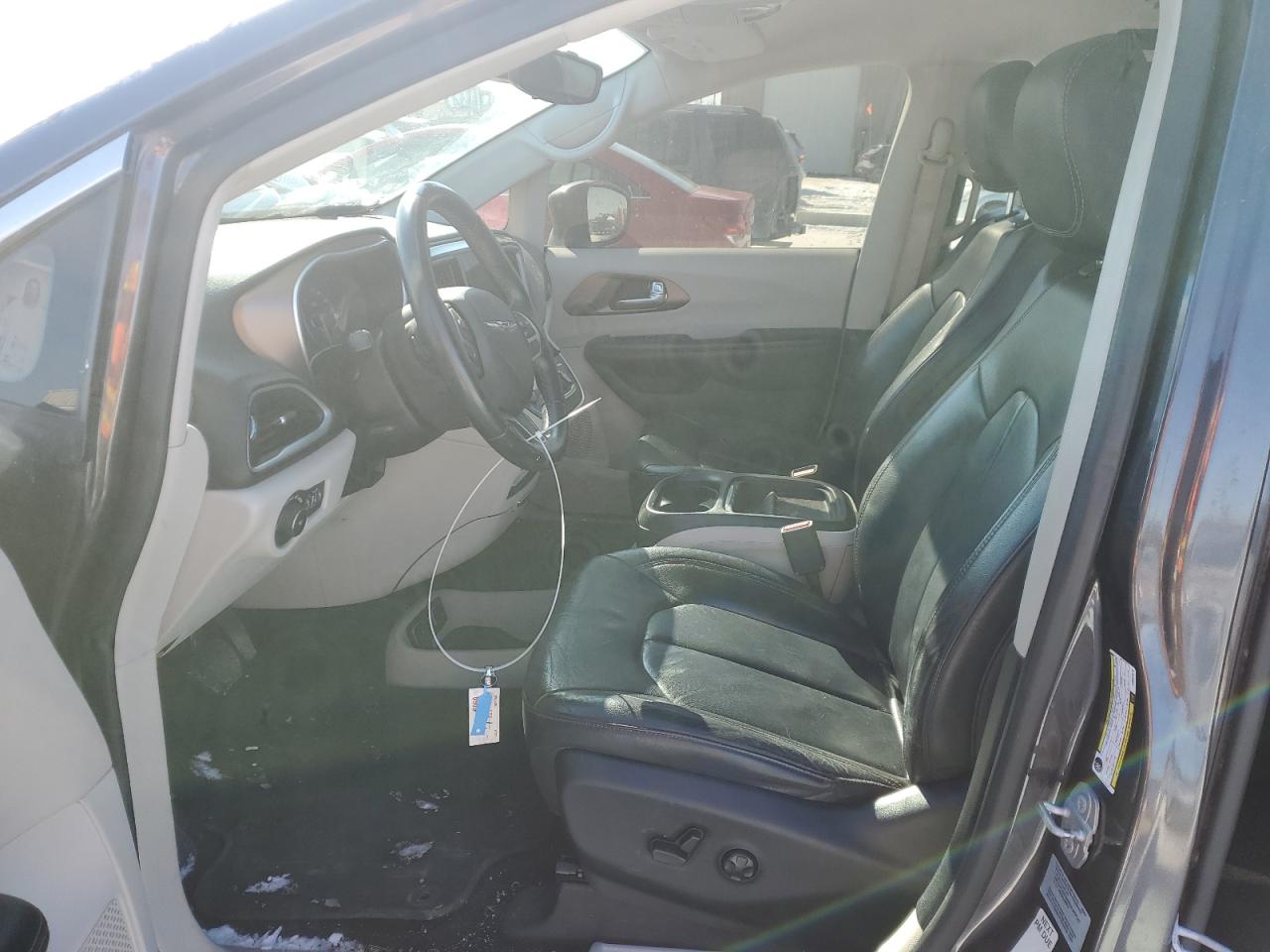 2017 Chrysler Pacifica - Image 7