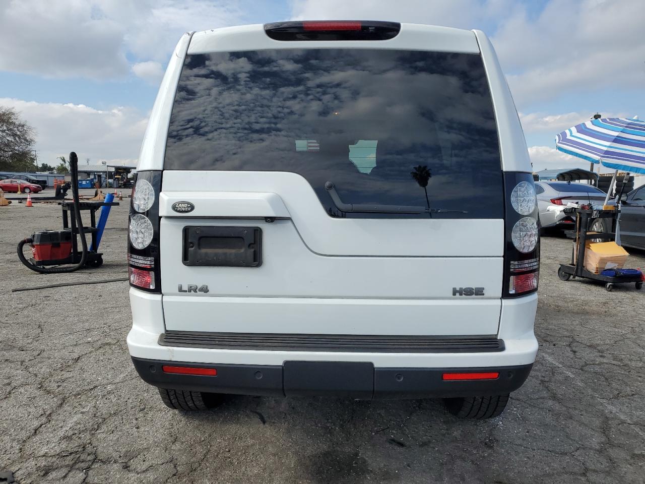 2015 Land Rover LR4 - Image 6